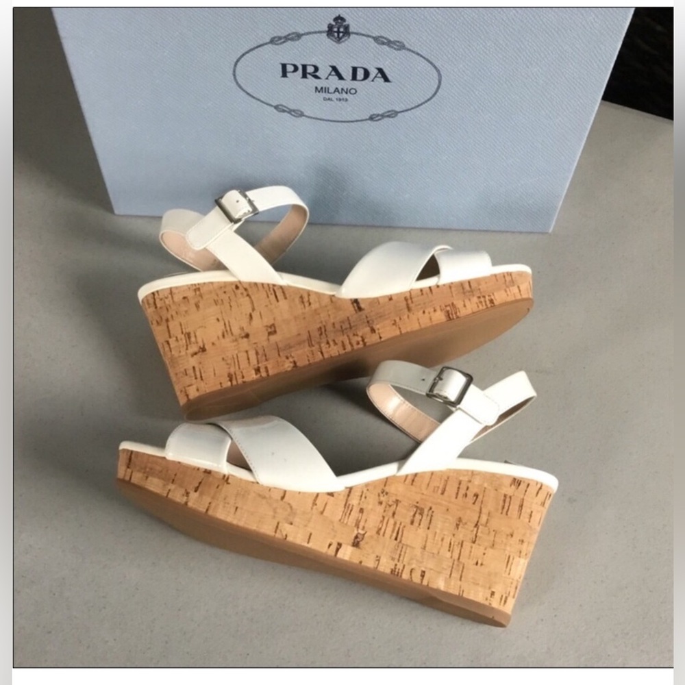 PRADA - Picture 3 of 16